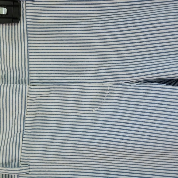 J.Crew blue & white seersucker pants, size 2. Front pockets.  Belt loops. Nice - Picture 3 of 7
